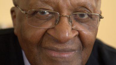 Photo of Desmond Tutu, South Africa’s ‘moral compass,’ dies at 90