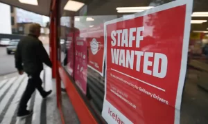 Photo of UK employers expecting to award pay rises of 3% this year, survey shows