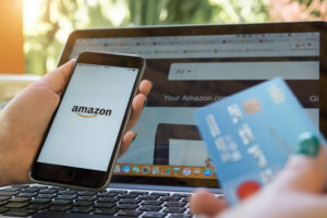 Photo of Amazon strikes deal to accept Visa credit cards