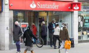 Photo of Santander to reduce opening hours across hundreds of branches