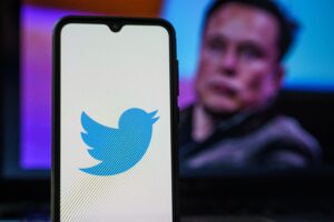 Photo of Twitter nears sale deal with Musk