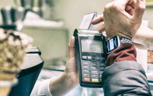 Photo of EU claims Apple breaking competition law over contactless payments