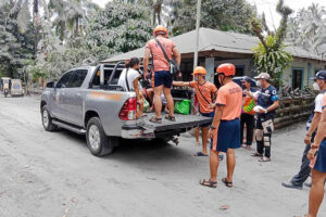 Photo of Residents continue to evacuate as Mt. Bulusan remains restive 