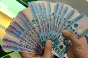 Photo of Peso rises on stock market gains