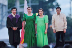 Photo of Sara takes oath as VP before Marcos inauguration