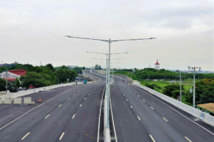 Photo of TRB inspects CAVITEX C5 link flyover extension