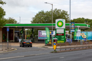 Photo of Petrol prices: cost of filling family car hits £100 for the first time