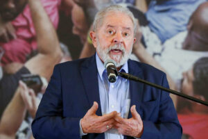 Photo of Lula courts Brazil’s farmers ahead of vote, angering environmentalists