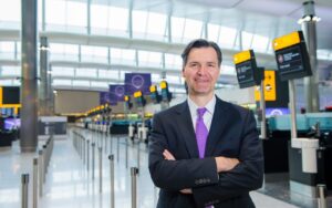 Photo of UK government issues ultimatum to Heathrow CEO over flight disruption