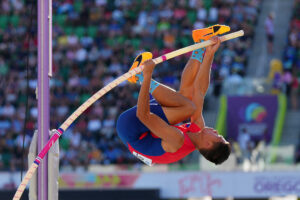 Photo of Pole-vaulter Obiena officially reinstated to national team