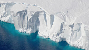 Photo of Satellite imagery shows Antarctic ice shelf crumbling much faster than initially thought