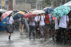 Photo of People in northern Luzon flee from storm; classes suspended