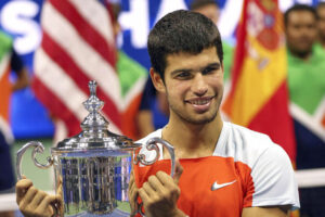 Photo of Alcaraz, 19, wins US Open and becomes world No. 1