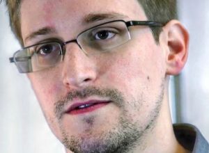 Photo of Putin grants Russian citizenship to US whistleblower Snowden