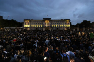 Photo of Round-the-clock vigil to give thousands a chance to bid Queen Elizabeth farewell