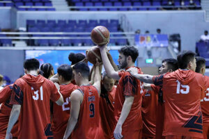 Photo of Hong Kong ’s Bay Area Dragons and Blackwater Bossing kick off actions in Commissioner Cup