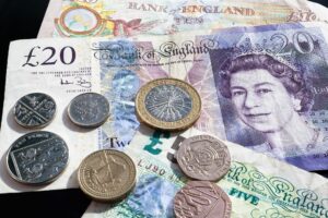Photo of Pound plunges to all-time low in scathing appraisal of fiscal plan