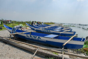 Photo of Muntinlupa fisherfolk receive boats from MPIC