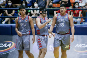 Photo of LPU claims their fifth win in row to share the lead in Season 98