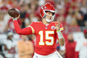 Photo of Kansas City Chiefs score 28 first-half points, sail past Tampa Bay Buccaneers