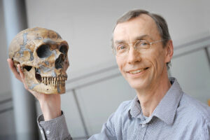 Photo of Swedish geneticist wins Nobel medicine prize for decoding ancient DNA