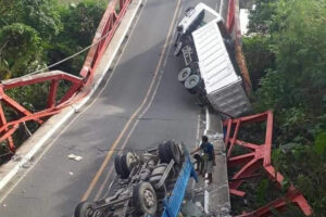 Photo of Senator seeks safety check on construction quality after string of collapsed bridges 