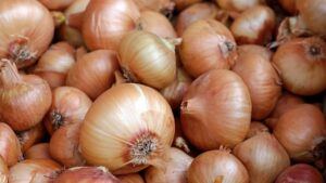 Photo of White onions in markets likely smuggled, DA says