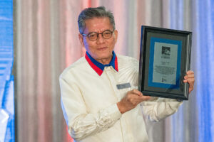 Photo of GM Eugene Torre inducted into the World Chess Hall of Fame
