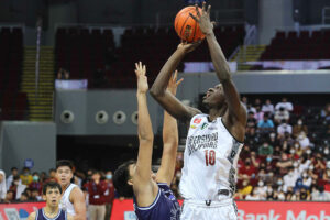 Photo of Fighting Maroons firm up grip on No. 1 spot by routing Falcons