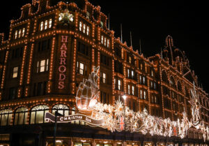 Photo of Dior transforms Harrods in London with glittering holiday light display