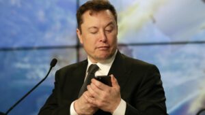 Photo of Elon Musk threat of Apple ‘war’ in row over Twitter