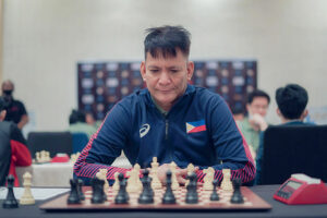 Photo of GM Joey Antonio shares the lead of FIDE Senior Chess Championship