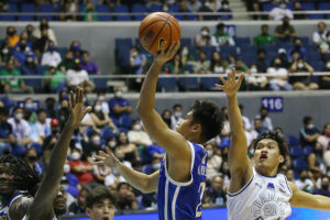 Photo of Ateneo claims first place, sends Falcons into F4 playoff with DLSU