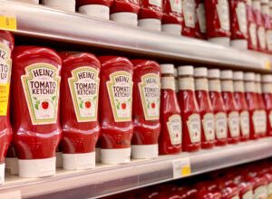 Photo of Heinz signature tomato ketchup soars in price by 53 per cent as millions switch to supermarket ‘own label’ as cost of living crisis bites