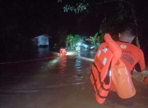 Photo of Philippine death toll from Christmas rains and floods rises to 13