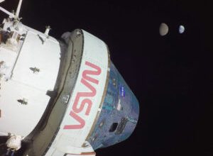Photo of NASA’s Orion capsule returns to Earth, capping Artemis I flight around moon