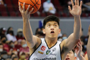 Photo of Tamayo accepts offer to go pro in Japan B. League