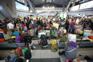 Photo of Solons file bill on airline passengers’ rights; CAAP takes full blame on Jan. 1 airport hassle