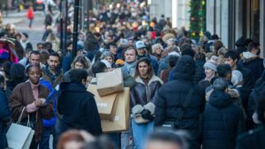 Photo of High streets boosted by busiest month for shopping since pandemic