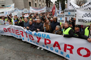 Photo of Spanish farmers protest against plans to curb water supply for irrigation