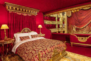 Photo of Airbnb offers one-night Paris stay themed after Phantom of the Opera
