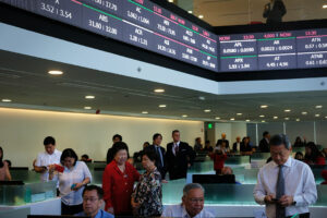 Photo of PSE index rebounds as investors pick up bargains