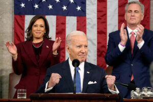 Photo of In State of the Union speech, Biden challenges Republicans on debt and economy