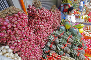 Photo of Imported onion SRP set at P125/kg