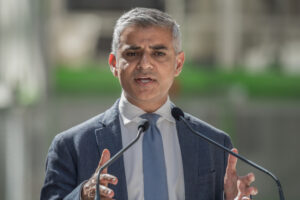 Photo of Sadiq Khan calls to re-introduce VAT-free shopping to lure 1.5M more tourists to London
