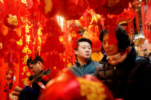 Photo of Time and money for love: China brainstorms ways to boost birth rate
