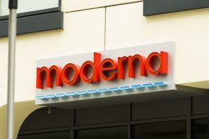 Photo of Moderna expects to price its COVID vaccine at about $130 in the US