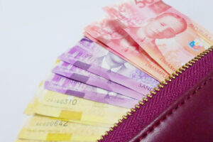 Photo of Peso climbs as dollar slips from three-month high
