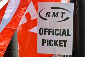 Photo of RMT members to vote on new Network Rail pay offer
