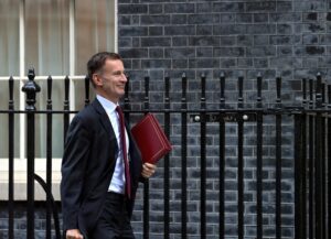 Photo of Jeremy Hunt backs inflation battle and says UK is financially stable